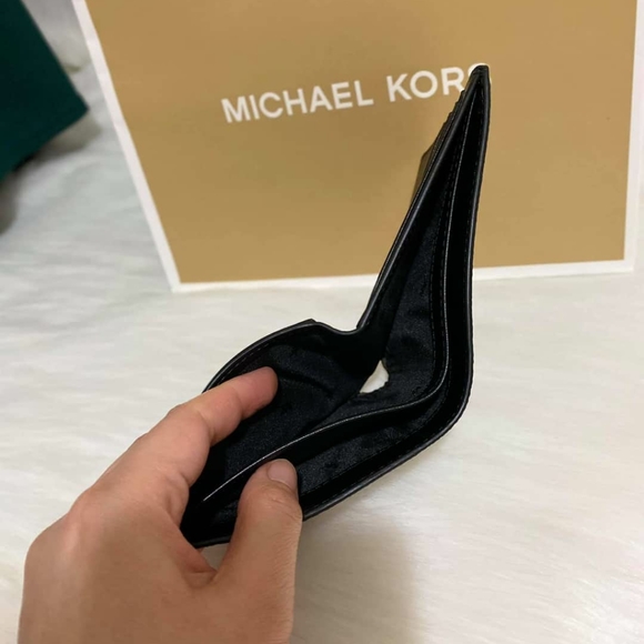 MICHAEL KORS SLIM BILLFOLD WALLET - Picture 4 of 5